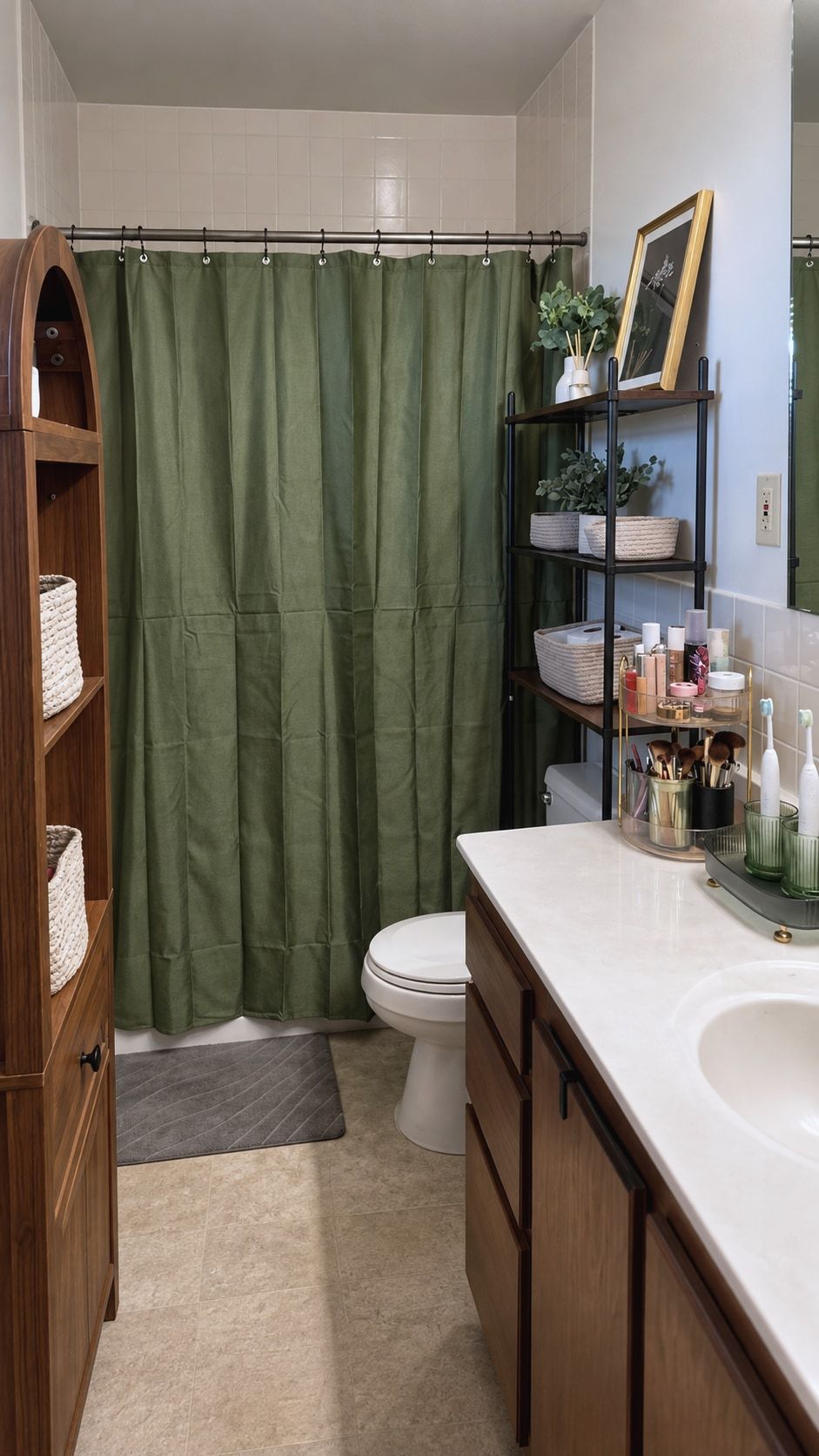 A guest bath, cleared and calm: the finished guest bathroom